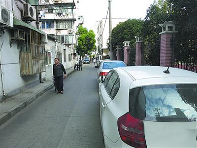杨浦区大桥街道用社区共治方式治理行路难 救护车开进梗阻的街坊